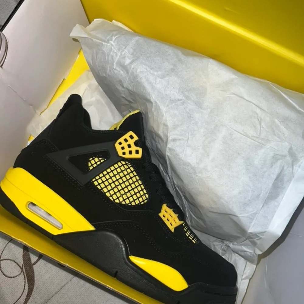 Air Jordan 4 yellow thunders - Picture 2 of 2